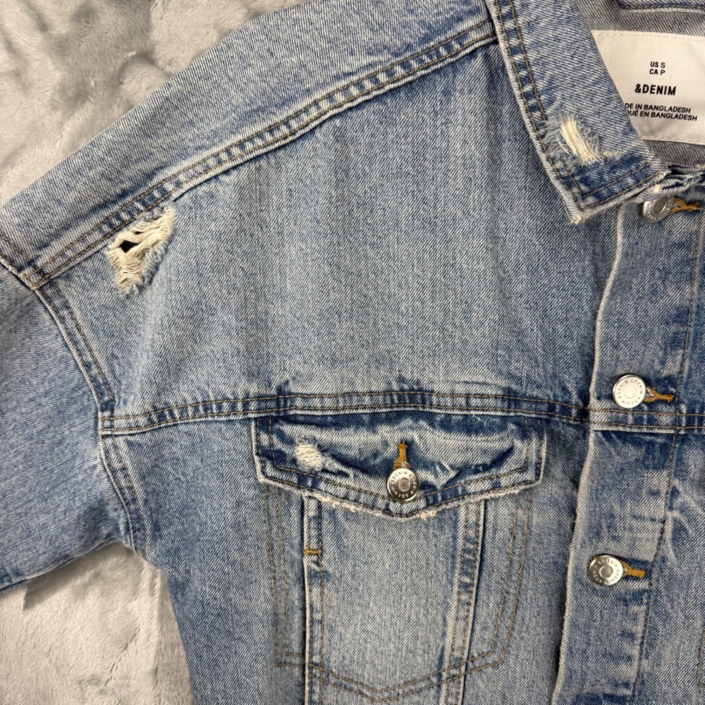 H&M &Denim Womens Light Wash Distressed Cropped Jean Jacket Blue Small Bikercore - Picture 12 of 16